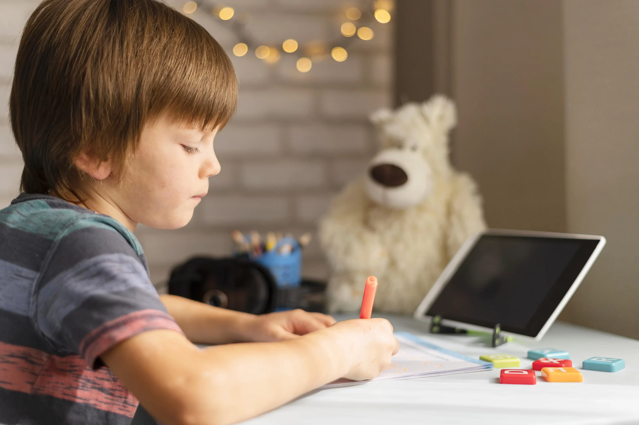 Um Abraço para o Coração: Como o Homeschooling Complementar Pode Transformar a Vida do Seu Filho com Necessidades Especiais