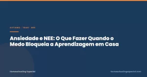 Mãe sentada ao lado do filho com autismo durante sessão de ensino domiciliar, criança a olhar para um timer visual colorido